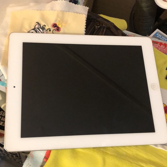 Apple iPad 2nd gen excellent condition hardly ever used it . Model #A1458 - Picture 2 of 5